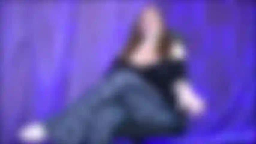 Hallo cucky. Ich soll dir emotionale unterstützung bieten, während deine frau draußen ist und gefickt wird, stattdessen werde ich dich demütigen, während wir deinen kleinen schwanz für mich wichsen, und dann wirst du das ganze sperma für mich essen.