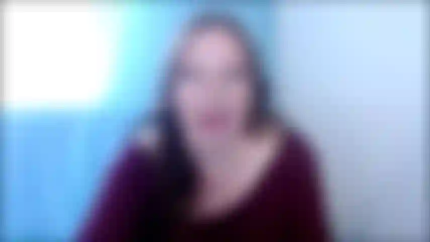 Komm her, meine kleine fußschlampe. Ich werde dir heute so eine süße belohnung geben. Du kannst die perfekten fußgewölbe und die süßen kleinen zehen deiner göttin anbeten. Atme ein, fußsklavin. Wie toll meine füße riechen. Jetzt hol deinen schwanz raus und streichle ihn, wie ich es dir sage, während du die ehre hast, die perfekten füße deiner göttin zu lecken, zu riechen und darauf zu kommen.