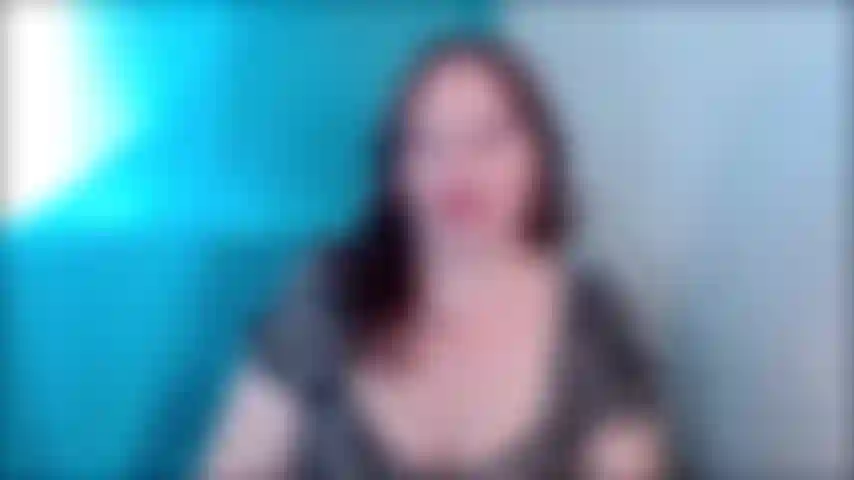 Ich habe mich so darauf gefreut. Ich glaube, du weißt, dass ich im büro schon seit einer weile in dich verknallt bin. Ich war begeistert, als du mich nach einem date gefragt hast, und du hast mich mit dem date nicht enttäuscht. Das restaurant war unglaublich, deine auswahl an speisen war tadellos und das dessert. Du hast es geschafft, mister. Du hast mich also umgehauen, jetzt bin ich dran, dich, weißt du, umzuhauen. Ja, lass uns mit diesem kerl ausgehen und. Ich wollte nicht kichern. Ich meine, wirklich? Du bist ein tolles date und ein netter kerl, aber das ist wirklich klein. Ja, ich berühre so winzige schwänze nicht und habe auch keinen sex mit ihnen. Ich bin mir nicht wirklich sicher, wie das überhaupt funktionieren soll. Wow, der kleine wurde hart, als ich ihn winzig nannte. Gefällt dir das? Bist du einer dieser typen, die es anmacht, wenn man über ihren kleinen penis lacht? Ich habe diese mädchen online gesehen, die sich über typen mit kleinen penissen lustig gemacht haben, und die art, wie sie sich über ihre kleinen schwänze lustig gemacht haben, hat mich irgendwie angemacht. Ich werde dieses erbärmliche kleine ding nicht anfassen oder daran lutschen oder ficken. Ha! Er versucht, groß zu werden. Oh mein gott, sieh dir an, wie er sich abmüht. Er ist so klein und süß. Ich sag dir was. Wenn du meine fantasie erfüllst und einen mann mit kleinem penis erniedrigst, lasse ich dich deine kleine ladung auf meine großen titten spritzen. Vielleicht werde ich nicht allen mädchen im büro davon erzählen, aber ich verspreche nichts.