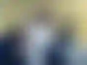 Los, geh da runter. Aber erwarte nicht, dass es mir gefällt. Du weißt, ich finde es verdammt ekelhaft, wie du über meine zehen sabberst. Jetzt knie nieder, du ekelhafter perversling, und lass uns anfangen.