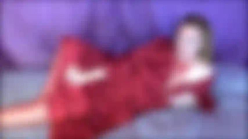 Heute ist dein glückstag, sklave. Du darfst meinen kurvigen, sexy körper anbeten, während ich diesen sexy netz-bodystocking trage, und du darfst deinen schwanz streicheln, während du mir beim abspritzen zusiehst.