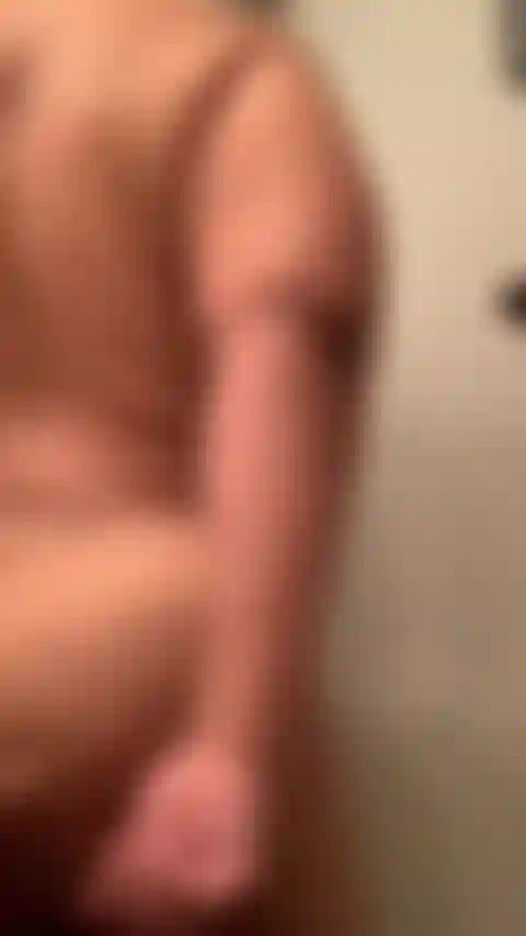 Schau mir zu, wie ich diesen fetten arsch schüttle.