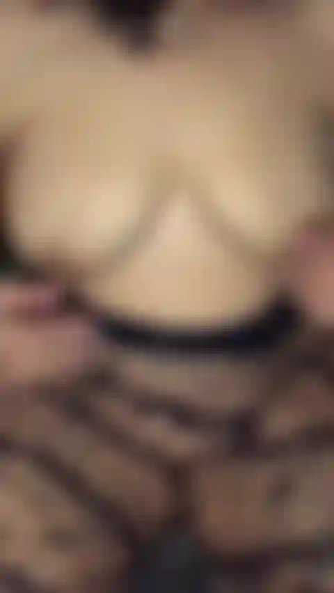 Einem double-thriller in meinem arsch und meiner muschi.