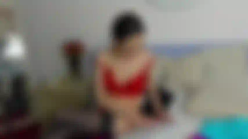 Ziehe mein schwarzes kleid an und masturbiere darin!