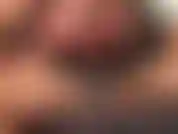 Benutze spielzeug mit zwei freunden. Rileyvelvet und rachelraine. Ich und rachel reiten abwechselnd auf riley. Dann teilen sie sich einen glasdoppeldildo, während ich mein eigenes glasspielzeug benutze!