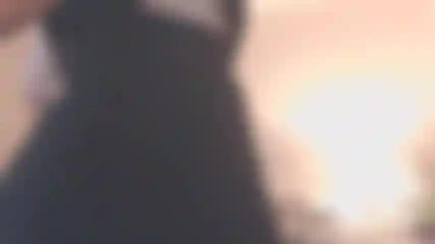 Langsamer, sinnlicher einfacher striptease:), cum, sieh mich nackt! Lapdance ohne zu reden. Völlig nackt, mit langen roten haaren und einem schwarzen overall.