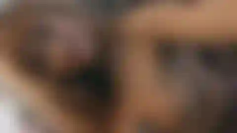 Knallende ballontüten durch hüpfen! Oben ohne in meiner yogahose :).