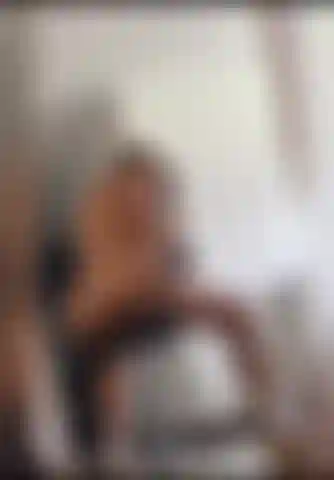 Reite einen dildo vor dem spiegel und versohle mir den hintern.