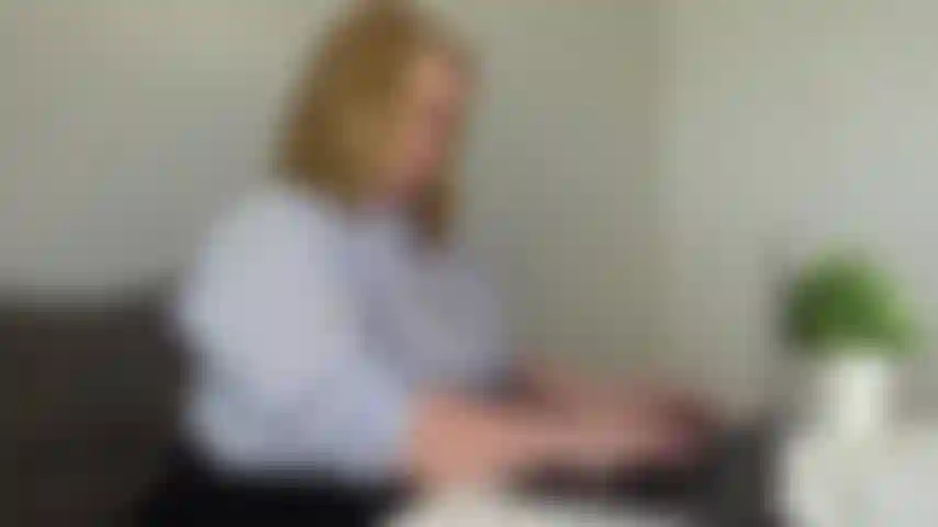 Der boss übernimmt die kontrolle über die glückseligkeit.