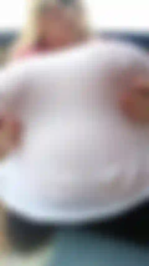 Zeitlupe, nasse hemdbrüste.