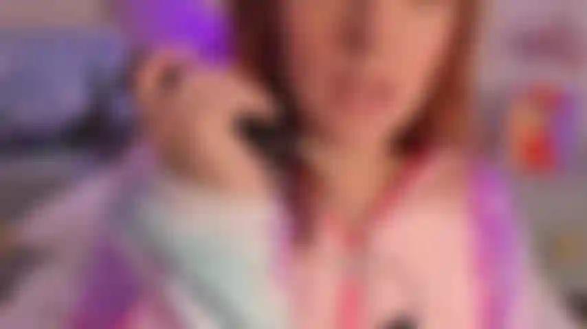 Ich öffne meinen mund mit einem knebel, während der sabber tropft.