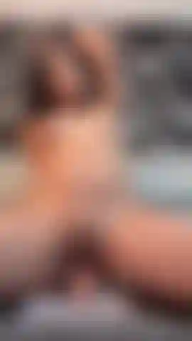 Reite frontal einen dildo.