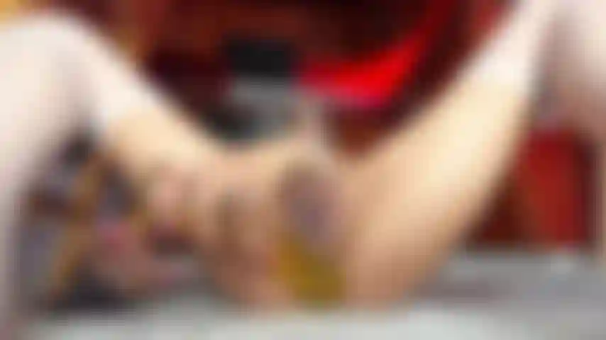 Und ficke meinen arsch und meine muschi hart in der küche.