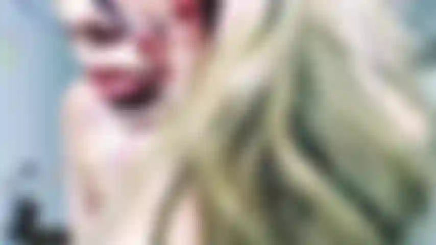 Sinnlicher tanz mit rosa spitzendessous mit strep-tease.