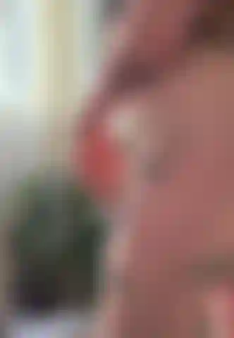 Tanze sehr frech und zeige meine muschi.