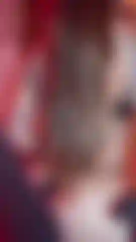 Die im bürostuhl spielt.