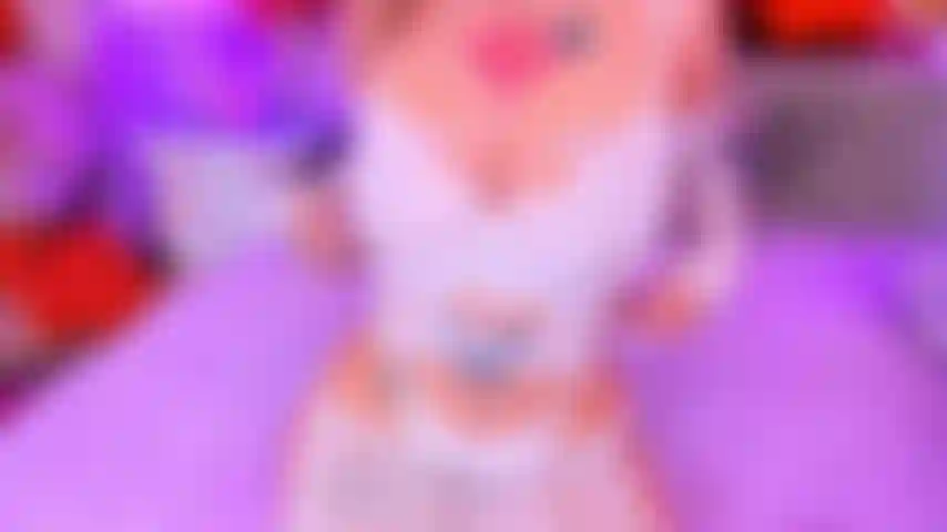 ? Unglaubliches tittenspiel + brustwarzenklammern! ?