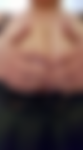 Nackte brüste! Willst du mir beim spielen zusehen?