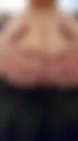 Nackte brüste! Willst du mir beim spielen zusehen?