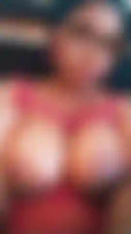 Komm und sieh, wenn du dich traust! 4 Meine großen brüste lieben männer und frauen! Saftige volle brüste und nippel mit vollen runden warzenhöfen. Lecker, so lecker!