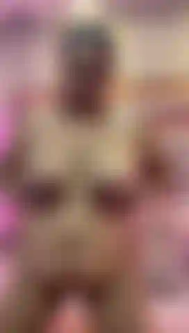 Mit hüpfenden titten.