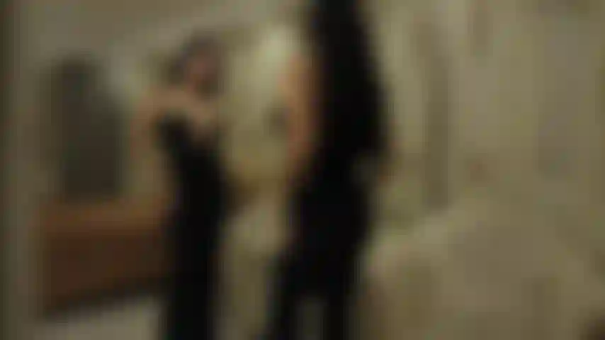 Frech und liebevoll sind einige worte, die ich verwende, um mich zu beschreiben.