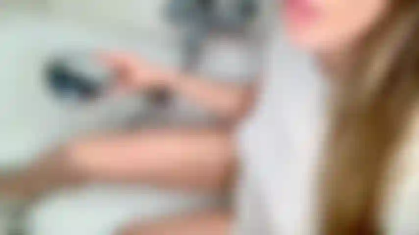 Nasses t-shirt / dusche.