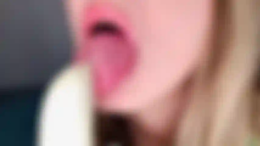 Bj neckt mit banane.