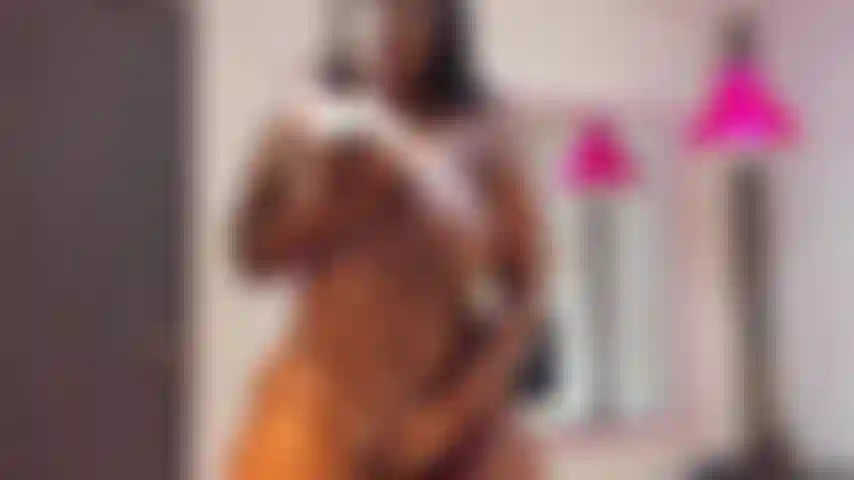 Ich lutsche an meinen titten.