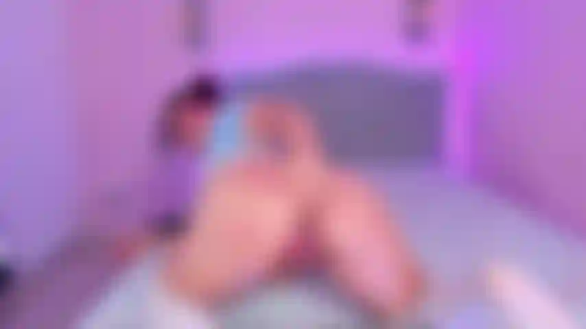 Finger im arsch und spanking auf dem hintern.