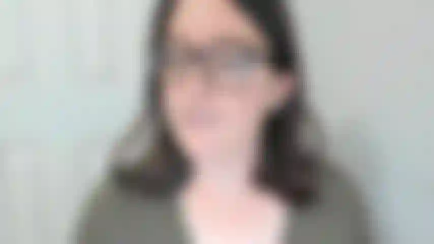 Spiele mit meiner klitoris, während du mir ins gesicht starrst.