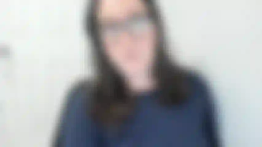 Die nur beim masturbieren schmutzige laufschuhe trägt.