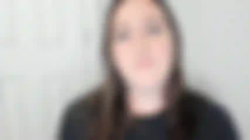 Beobachte mein gesicht, während ich meinen kitzler reibe.