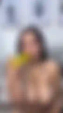 Ich will deinen großen schwanz in meinem mund, bis ich dich zum kommen bringe.