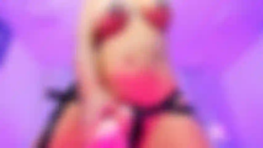 Domina: fühle, wie eine echte domina in dich eindringt!