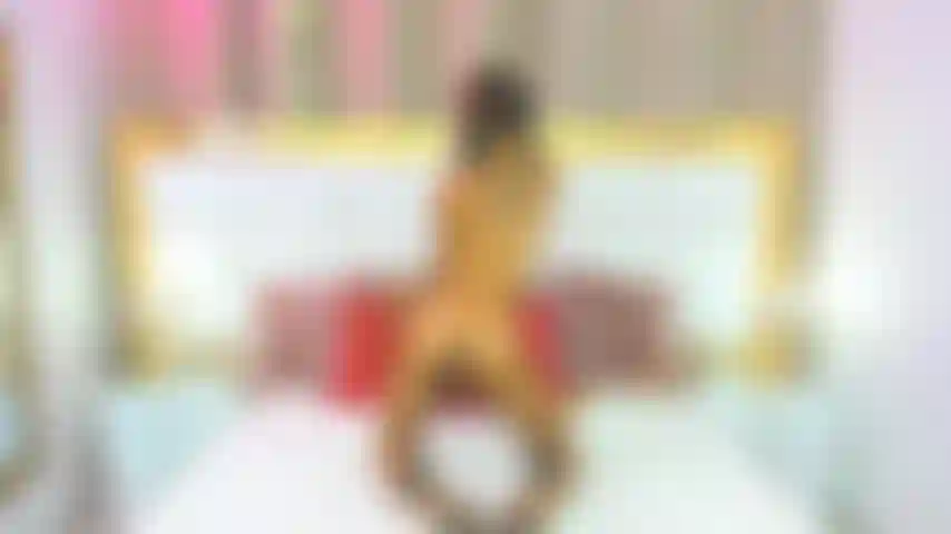 Ein flexibles mädchen masturbiert.