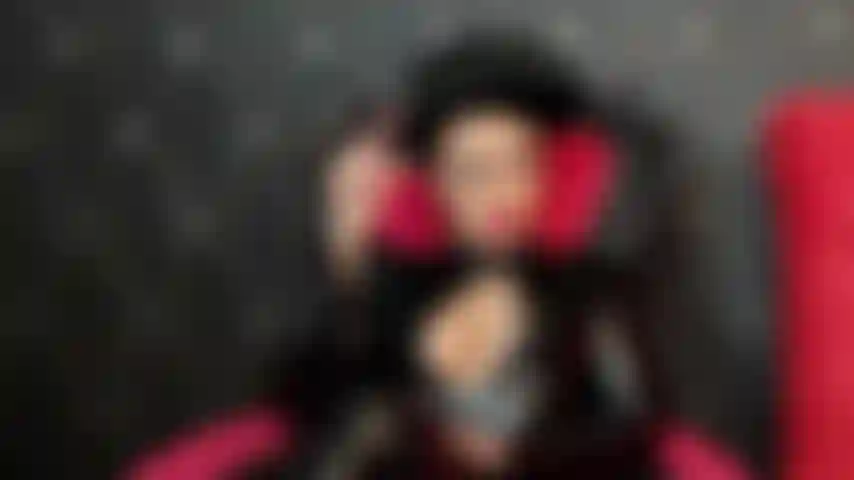 Dir meine zeit und aufmerksamkeit zu schenken ist wahrscheinlich das beste, was du bisher in deinem leben bekommen hast, also sei dankbar dafür.