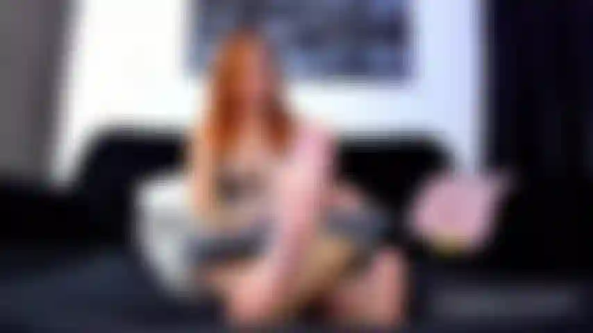 Bj eher nackt, lutsche an den zehen und masturbiere für