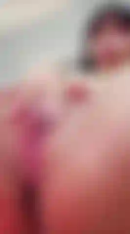 Schau, wie sich mein körper bewegt ich weiß, dass du es liebst und es dich verrückt macht. Komm und lass dich von diesem video mitreißen.