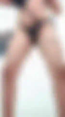 Masturbiere mich wie ein freches mädchen… meine muschi braucht dich hart und tief.
