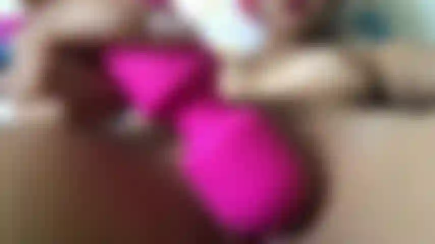 Lasse meine muschi vibrieren, bis sie spritzt.