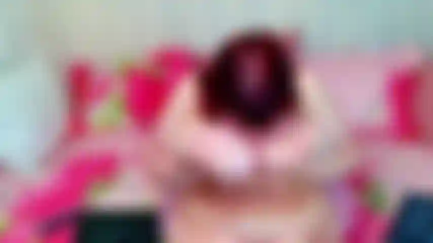 Spucke auf die titten, reibe damit das gesicht und lecke sie.