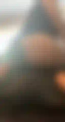 Große runde beute, die in unterwäsche knallt.