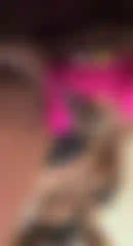 Kyla fickt ihre enge nasse muschi mit üppigem inneren.