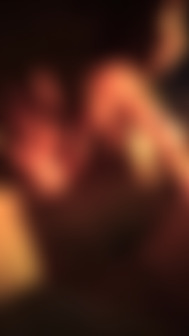 Die sich unter der dusche so geil selbst berührt.