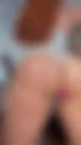 Ein toller arsch voller hüpfendem öl. Kannst du deinen schwanz hüpfen lassen, wenn du willst?