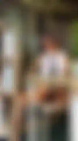 Eine gute schülerin, die mit ihrer pinkpussy bezahlt.