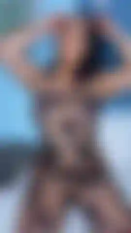 Schrittoffener netzbody.