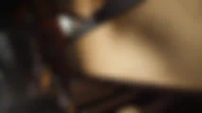 Geh auf die knie und bin bereit zu dienen.