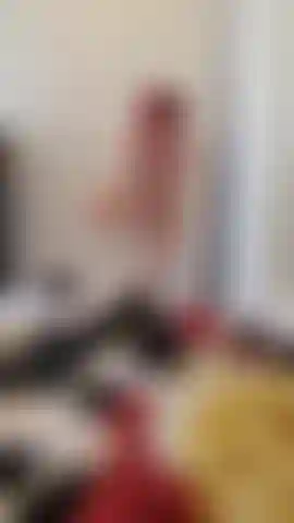 Schau mir zu, wie ich 14 lagen latex/nylon/kapuzen überziehe.